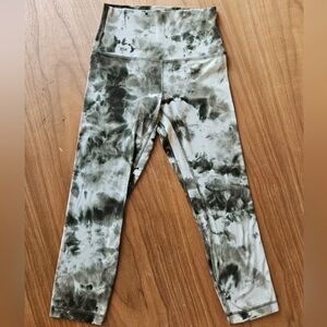 lululemon Align High-Rise Crop 21" size4 olive green diamond dye Great condition